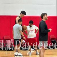 188体育-周鹏：杨瀚森训练最后加练定点三分