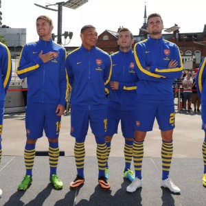 阿森纳梯队中场伊费·易卜拉欣随一队训练